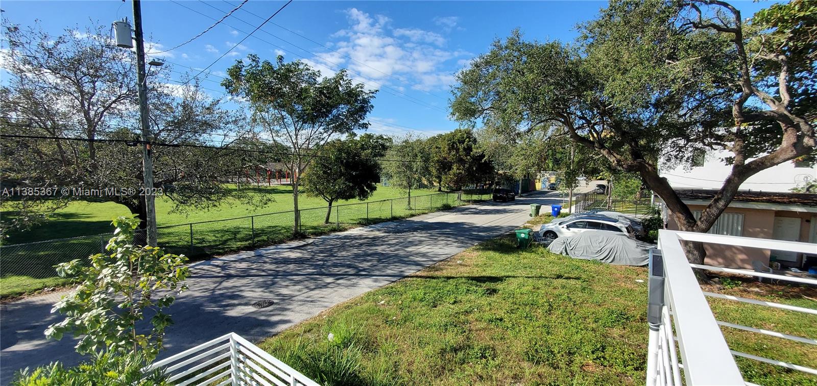 3787 Thomas, Unit 3787 Miami, FL 33133 - Photo 10 of 22 a backyard of a house with lots of green space