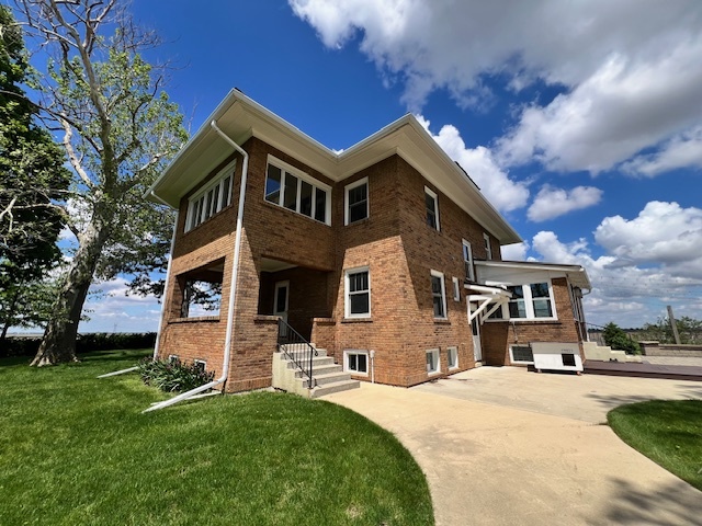 7418 S Road Clinton, IL 61727 - Photo 9 of 30