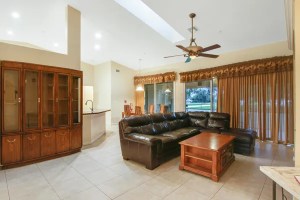 $3,750 | 1198 Southeast Petunia Avenue, Port St. Lucie, FL 34952