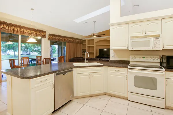 $3,750 | 1198 Southeast Petunia Avenue, Port St. Lucie, FL 34952