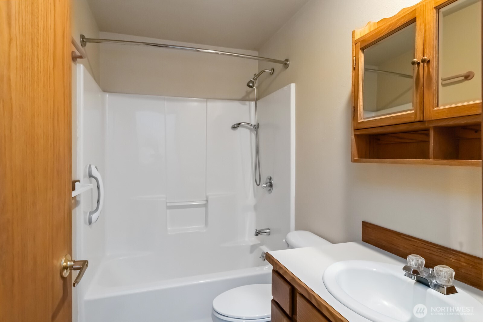207 Tillicum Drive Chehalis, WA 98532 - Photo 26 of 40 a bathroom with a sink toilet and shower