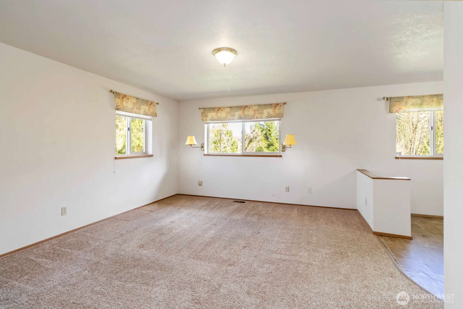 207 Tillicum Drive Chehalis, WA 98532 - Photo 28 of 40 an empty room with windows