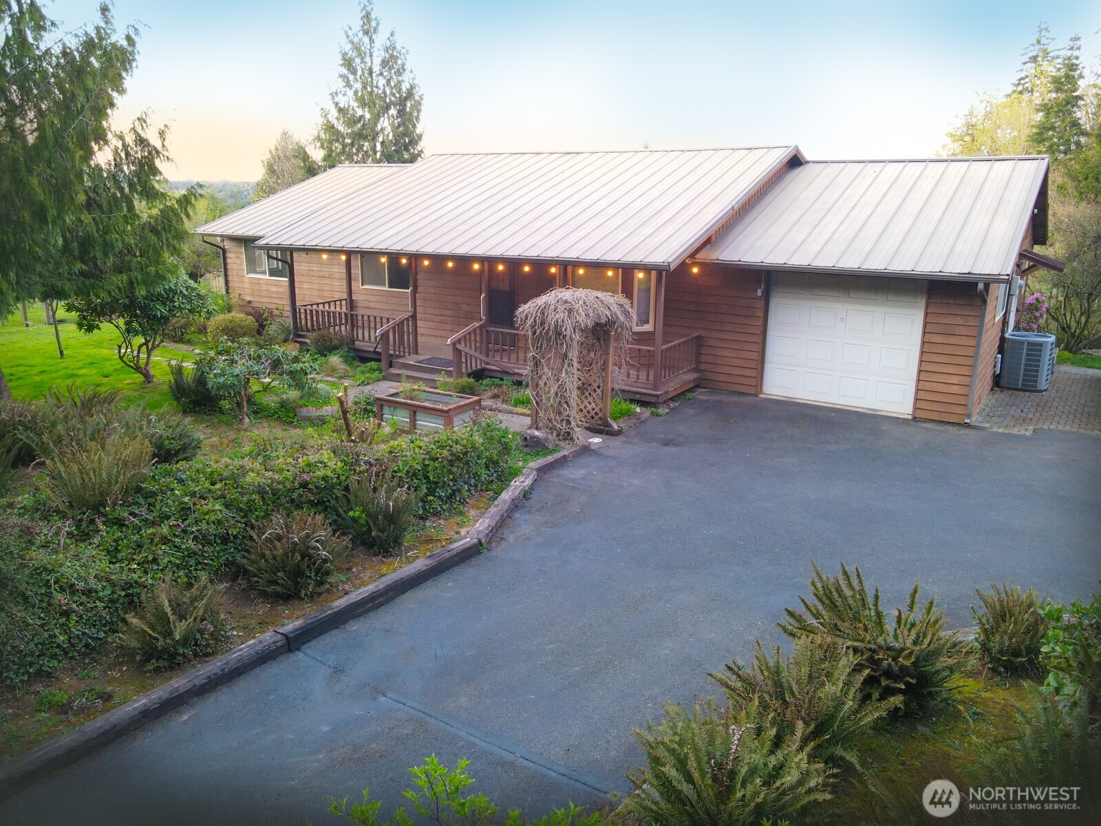 207 Tillicum Drive Chehalis, WA 98532 - Photo 40 of 40 a front view of a house with garden