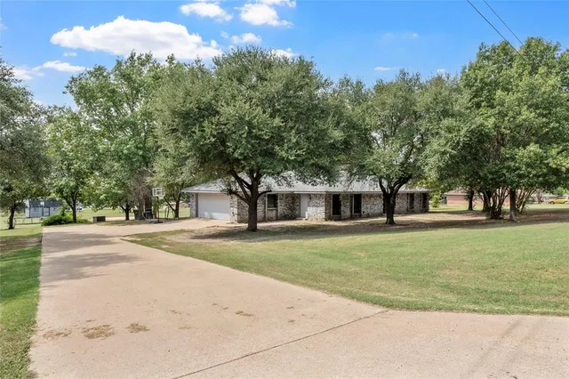 $420,000 | 215 Lajuana Drive, Waco, TX 76705