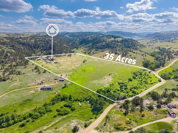a view of a tennis court