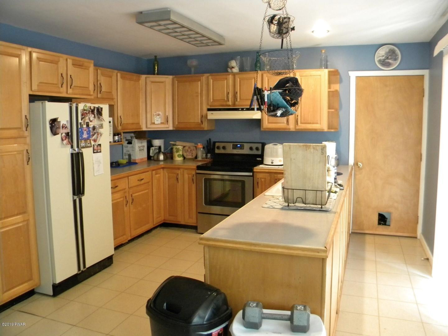 427 Rocky Run Road Hawley, PA 18428 - Photo 5 of 18 5-KITCHEN