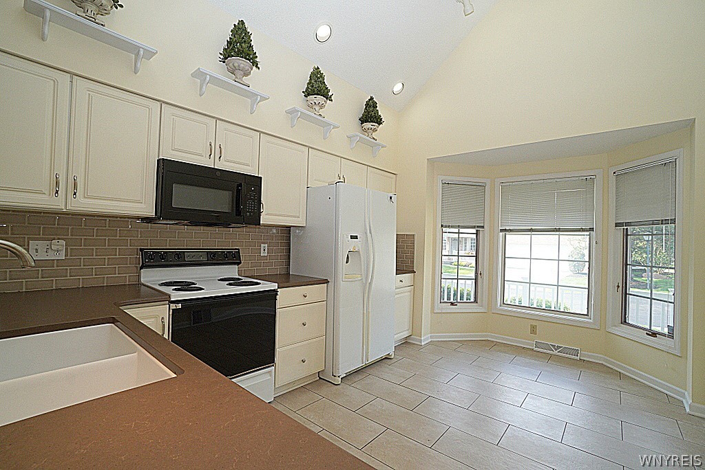 56 Cobblestone Lane Amherst, NY 14221 - Photo 6 of 20