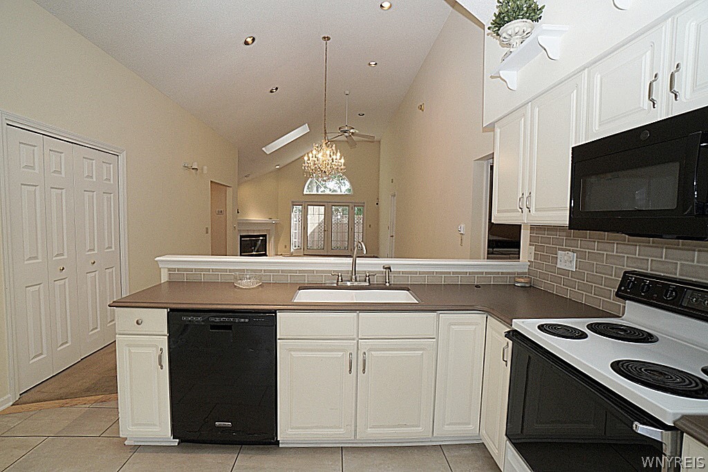 56 Cobblestone Lane Amherst, NY 14221 - Photo 7 of 20