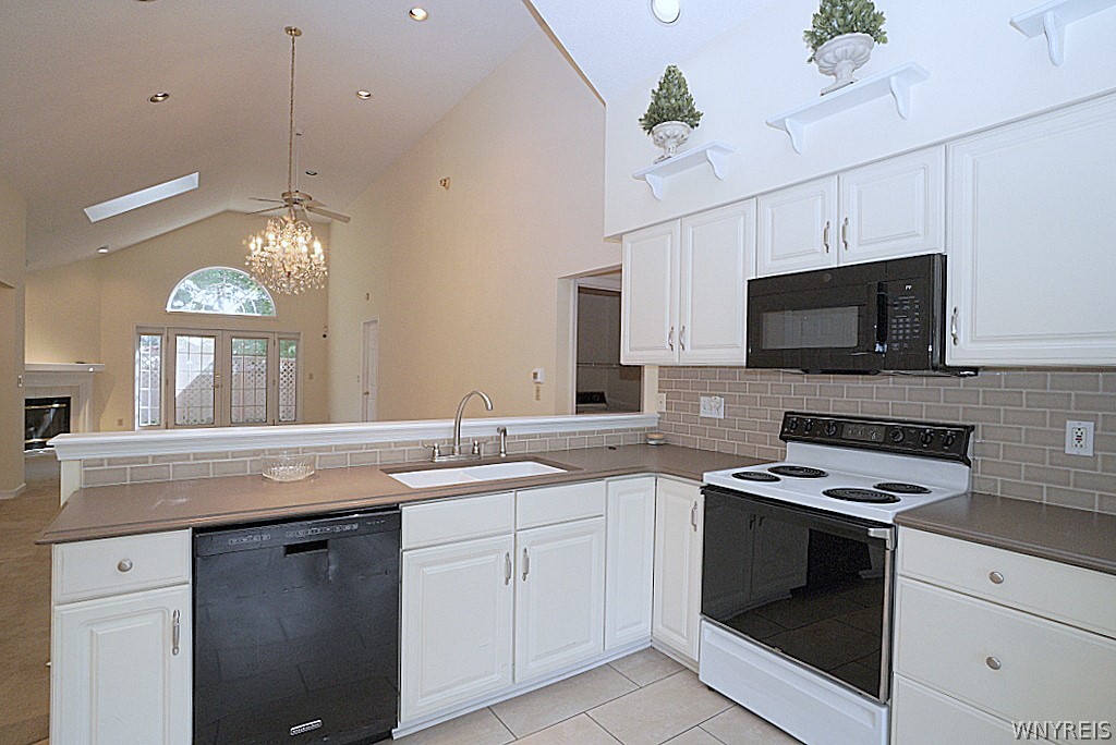 56 Cobblestone Lane Amherst, NY 14221 - Photo 8 of 20