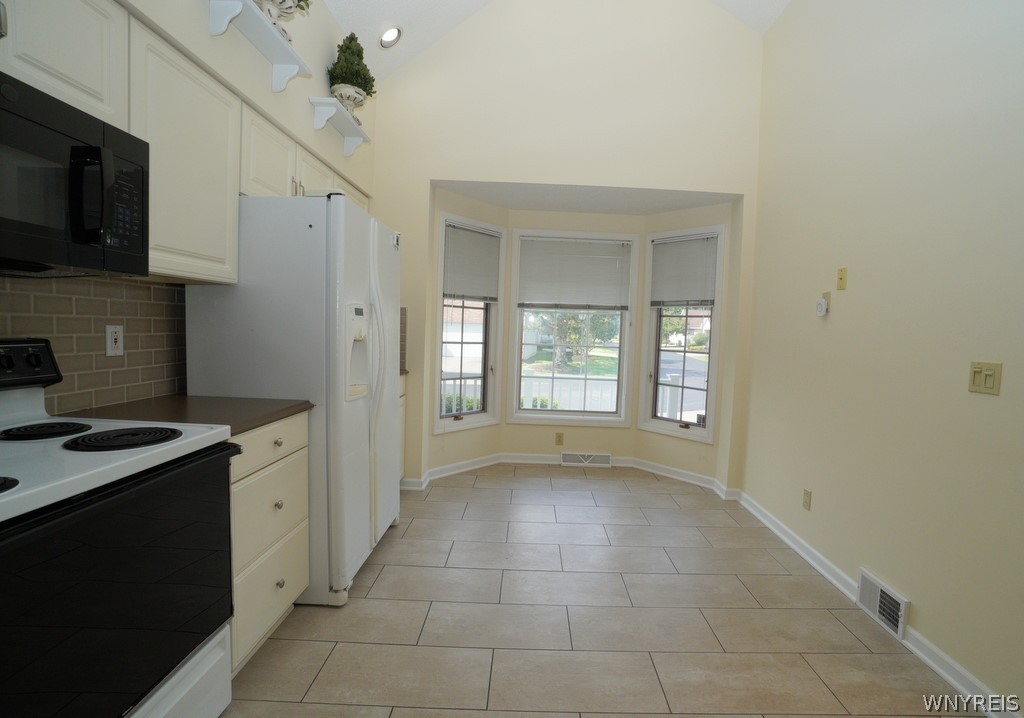 56 Cobblestone Lane Amherst, NY 14221 - Photo 9 of 20