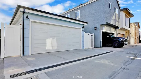 a view of a car garage of the house