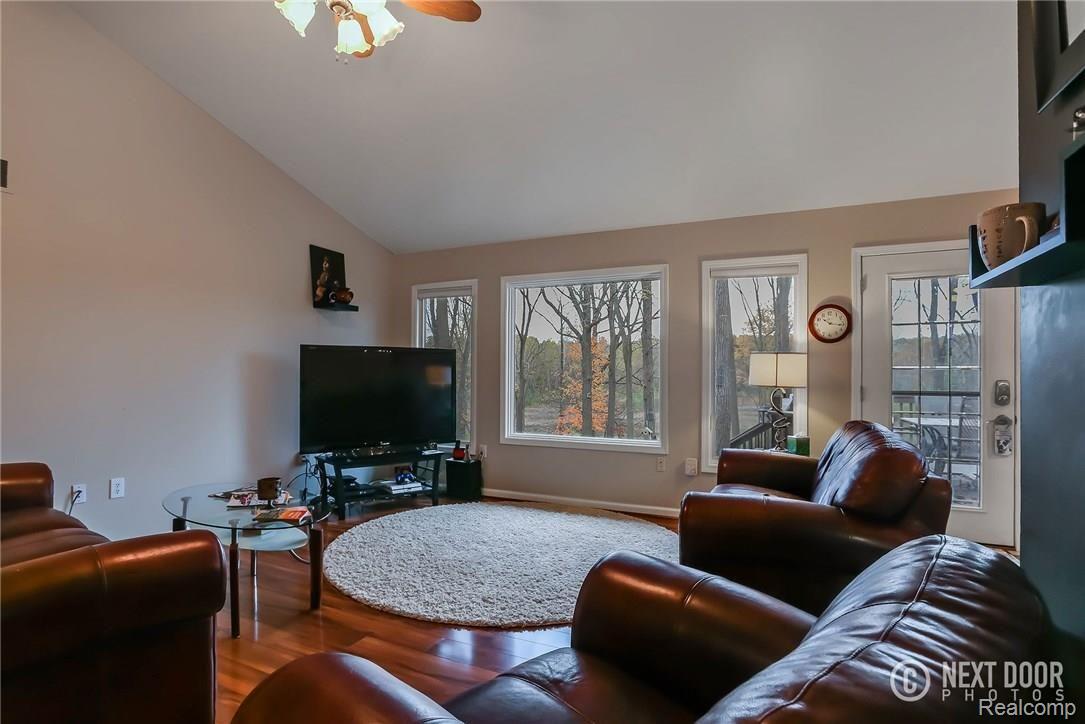 7939 Chilson Road Pinckney, MI 48169 - Photo 9 of 31 great room 2.jpg