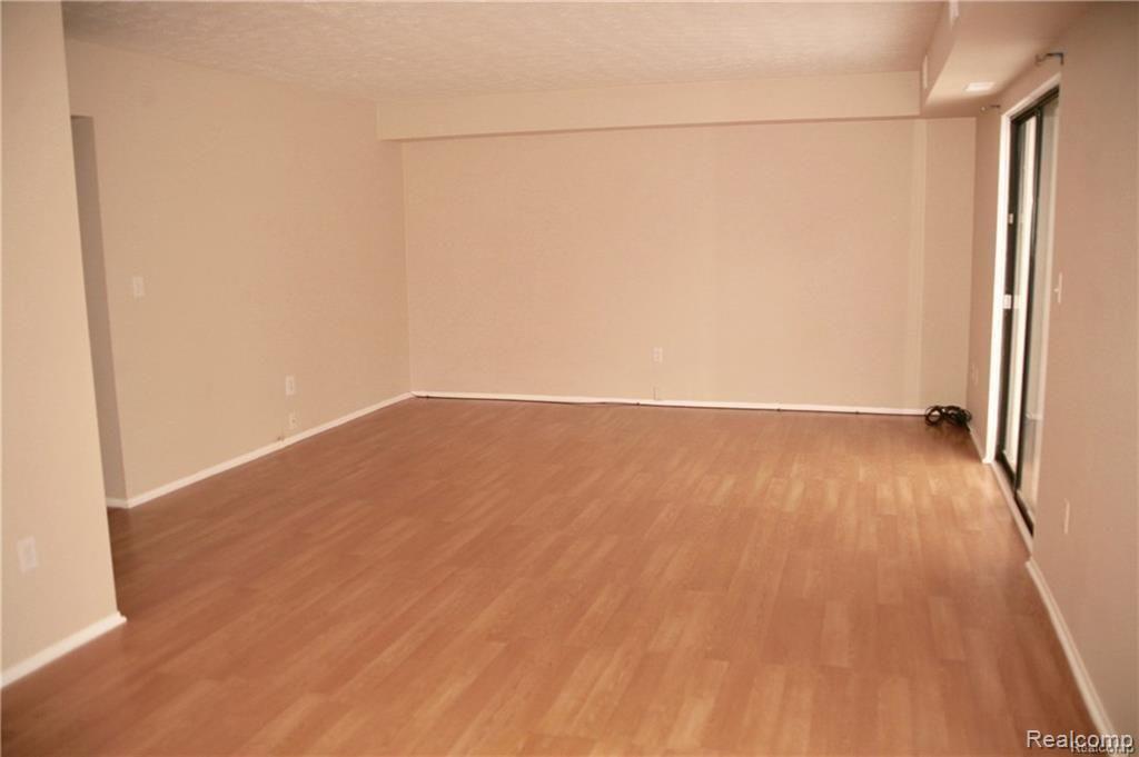 1663 Riverside Drive Rochester, MI 48309 - Photo 6 of 13