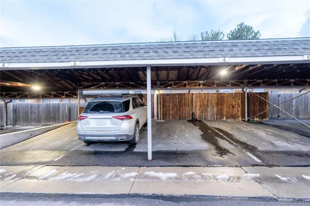 a view of the parking area