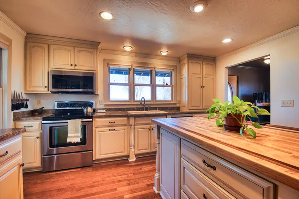 $799,990 | N2625 County Road South, Mitchell, WI 53011