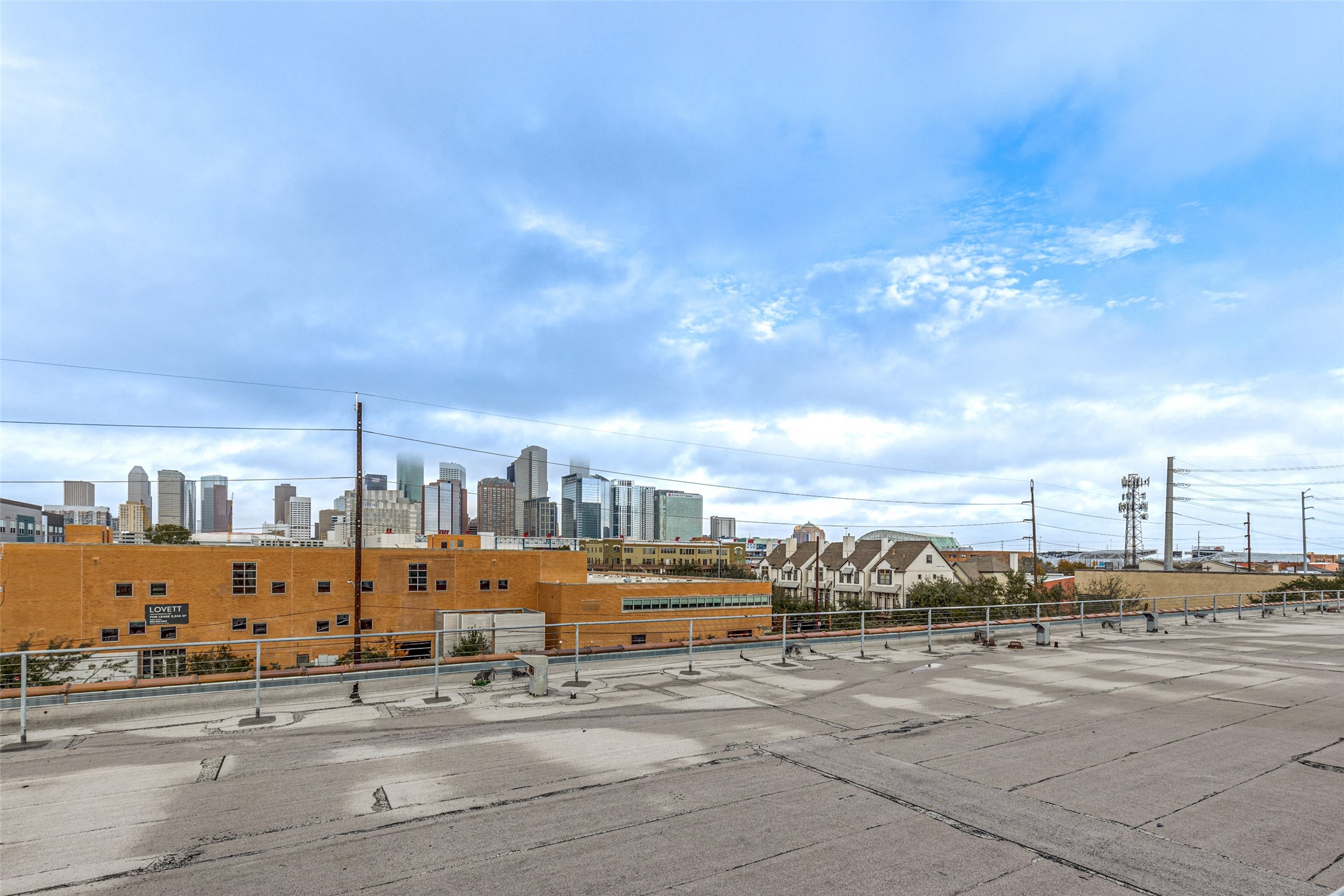 1312 Live Oak Street, Unit 223 Houston, TX 77003 - Photo 28 of 31 Breathtaking unobstructed views of the iconic Downtown Houston skyline. Enjoy front row seats to spectacular sunsets and city lights from the comfort of your own private rooftop sanctuary.