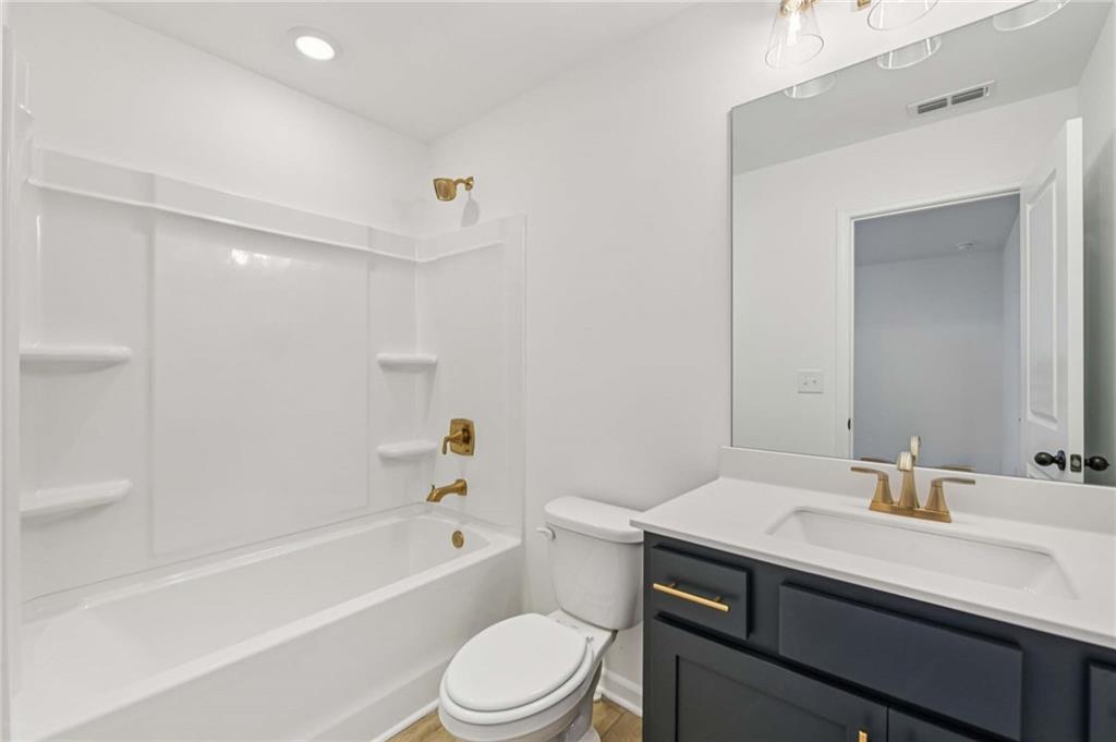 280 Silverleaf Trail Bethlehem, GA 30620 - Photo 31 of 40 a bathroom with a sink a toilet and a bathtub