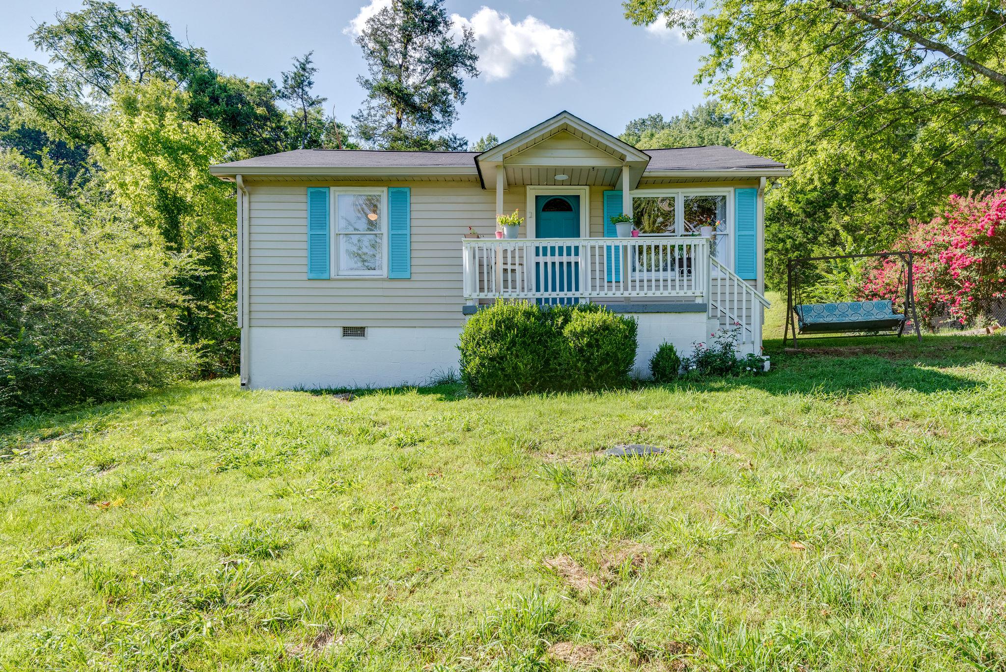 welcome to this beautiful, peaceful, quiet Nashville cottage! 