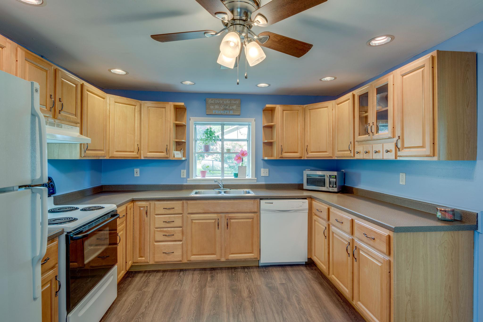 cook a nice home cooked meal in this beautiful, updated kitchen