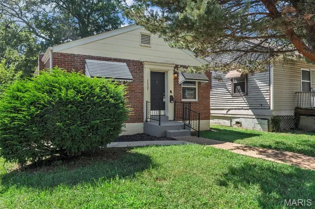 $139,900 | 1237 Fairview Avenue, University City, MO 63130