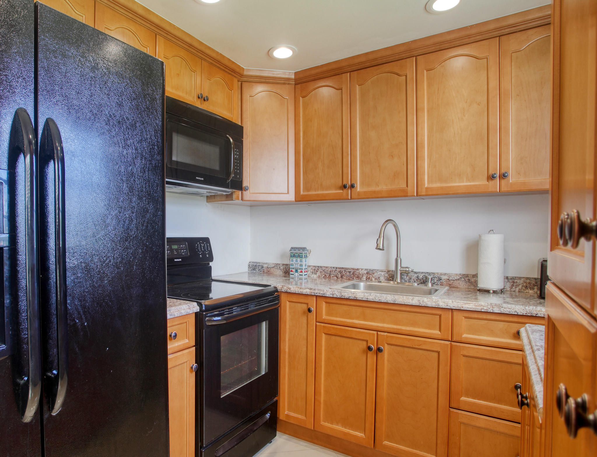 305 Preston F, Unit H Boca Raton, FL 33434 - Photo 11 of 38 KITCHEN