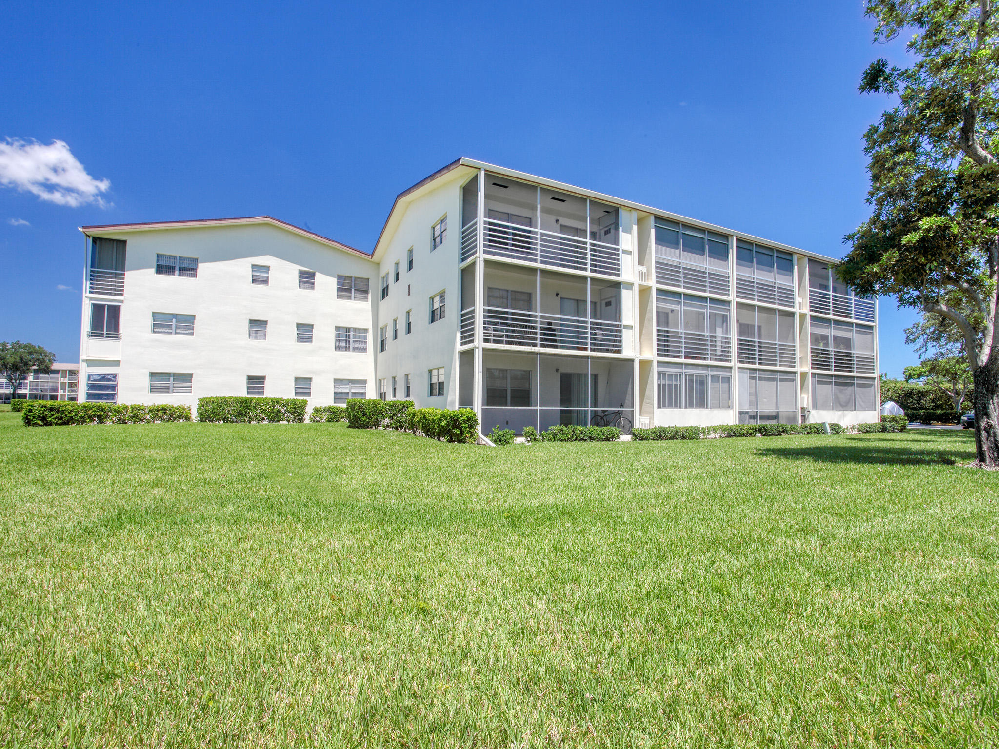 305 Preston F, Unit H Boca Raton, FL 33434 - Photo 5 of 38 EXTERIOR