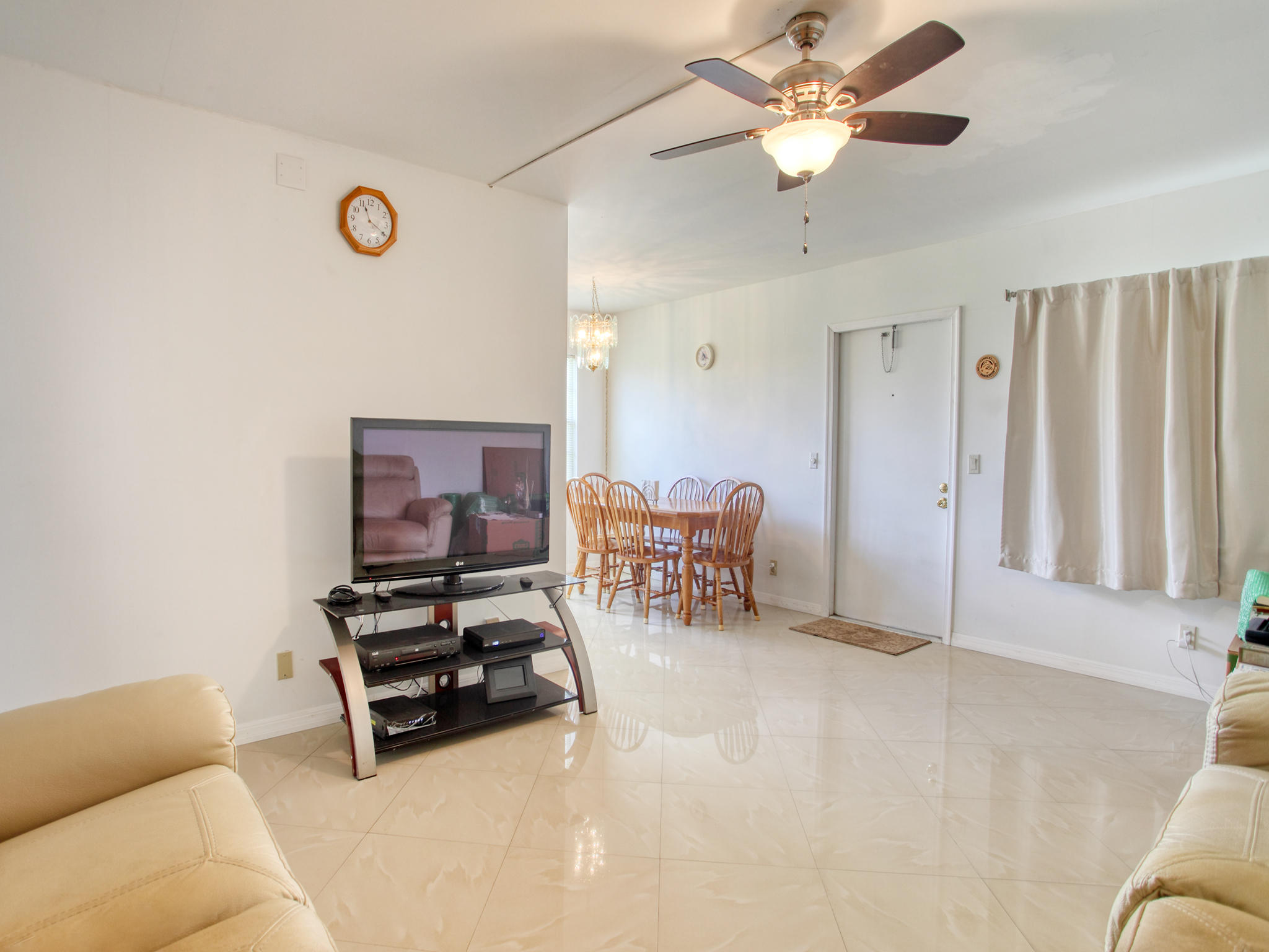 305 Preston F, Unit H Boca Raton, FL 33434 - Photo 8 of 38 LIVING ROOM