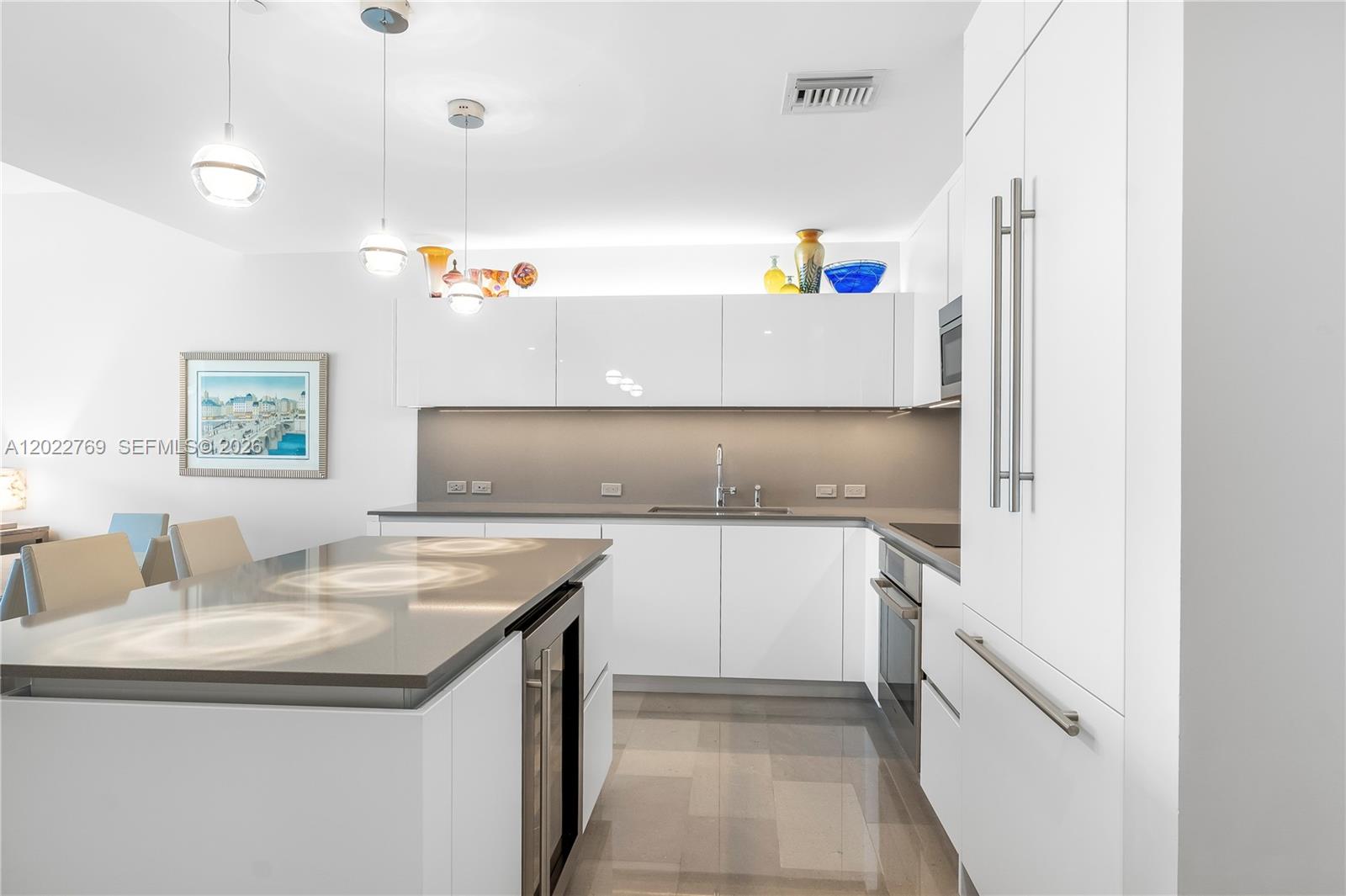68 Southeast 6th Street, Unit 810 Miami, FL 33131 - Photo 2 of 33