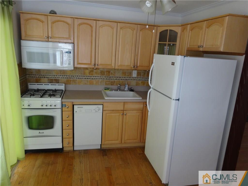25 Sturgis Road Edison, NJ 08817 - Photo 4 of 8 a utility room with dryer and washer