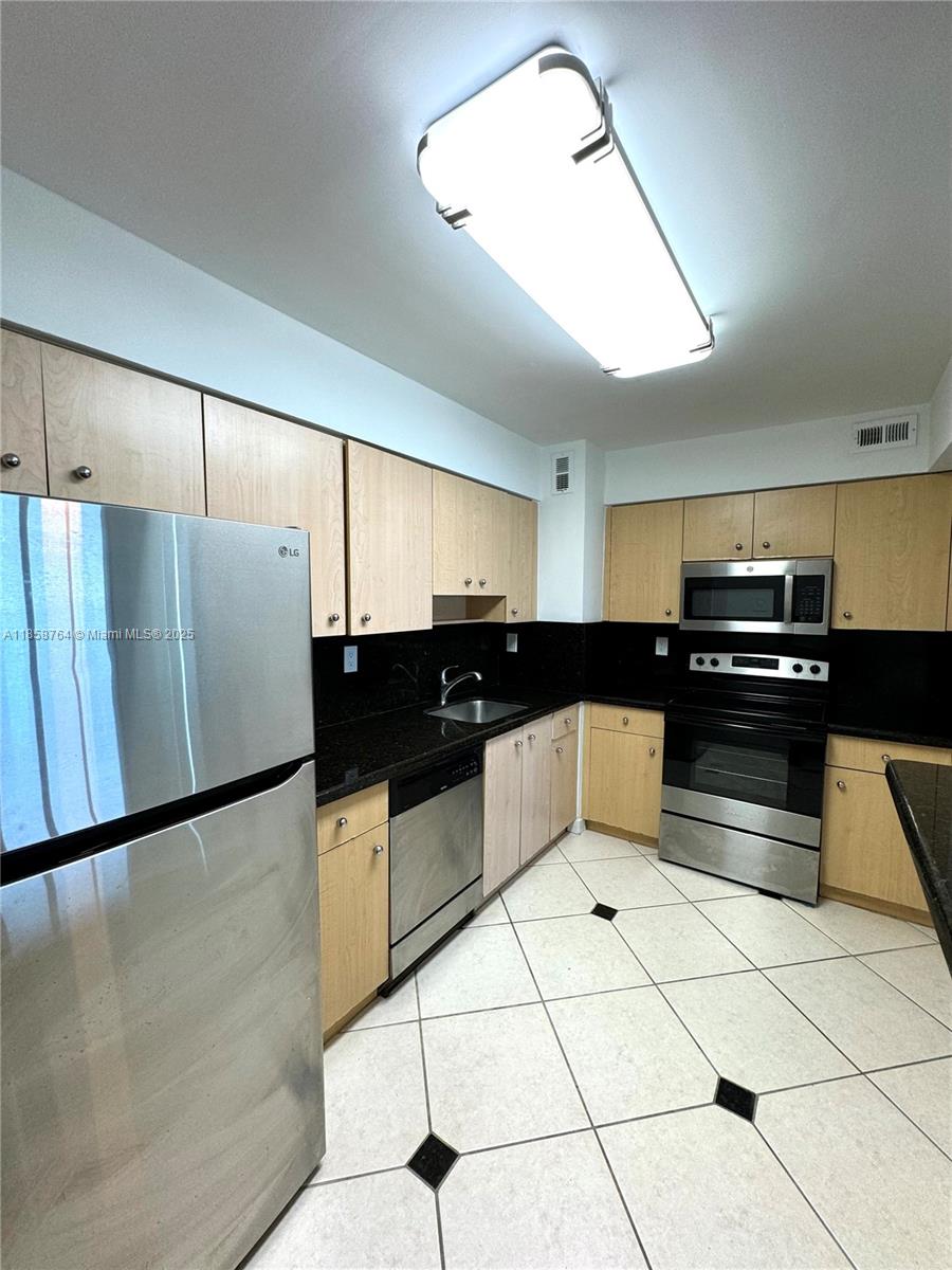 9195 Collins Avenue, Unit 801 Surfside, FL 33154 - Photo 11 of 16