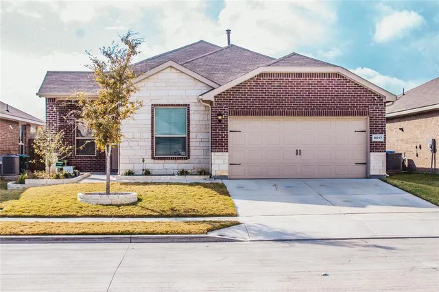 $346,000 | 8617 Sandy Pk Drive, Fort Worth, TX 76179