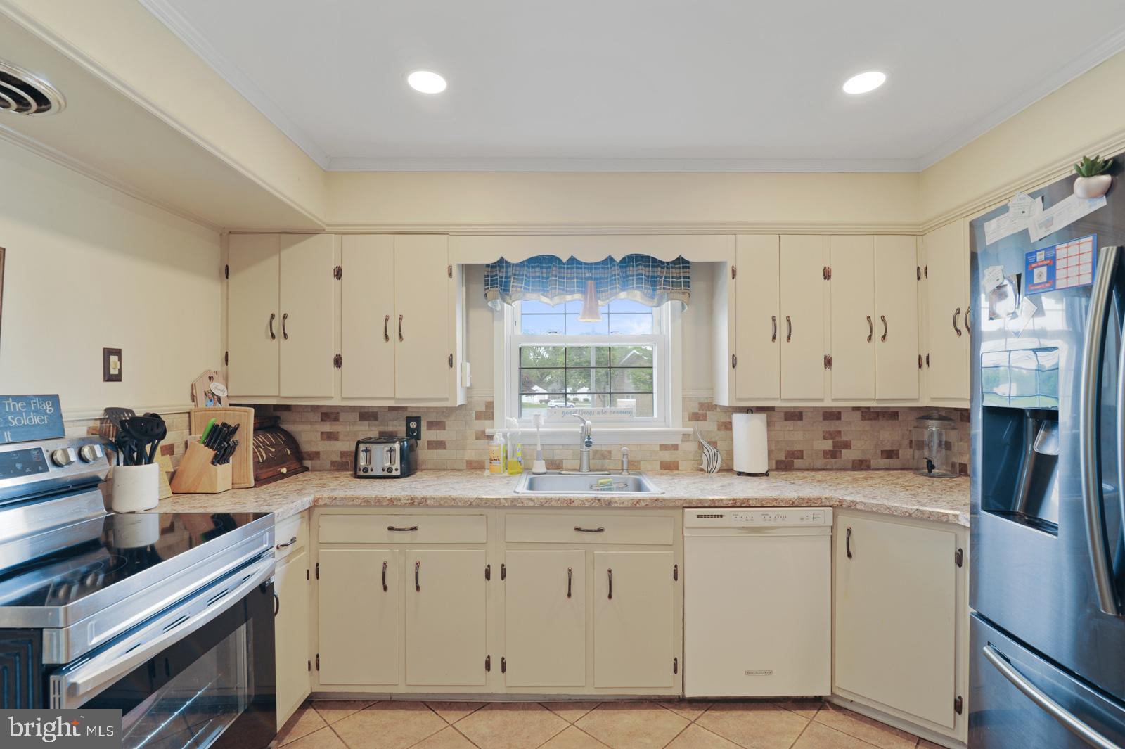 446 School Bell Road Bear, DE 19701 - Photo 3 of 27