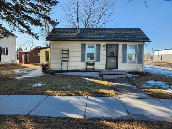 $144,900 | 202 Langer Avenue South, Casselton, ND 58012