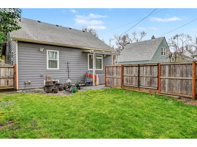 $425,000 | 1050 Summer Street Northeast, Salem, OR 97301