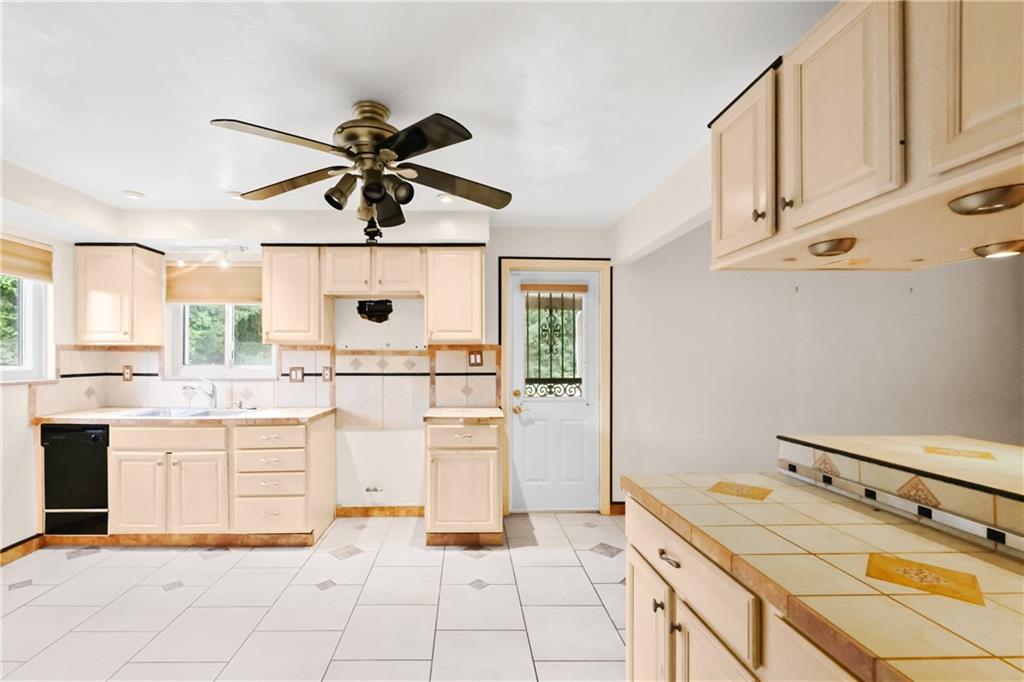 8140 Aber Road Verona, PA 15147 - Photo 9 of 29 Gallery Image 9