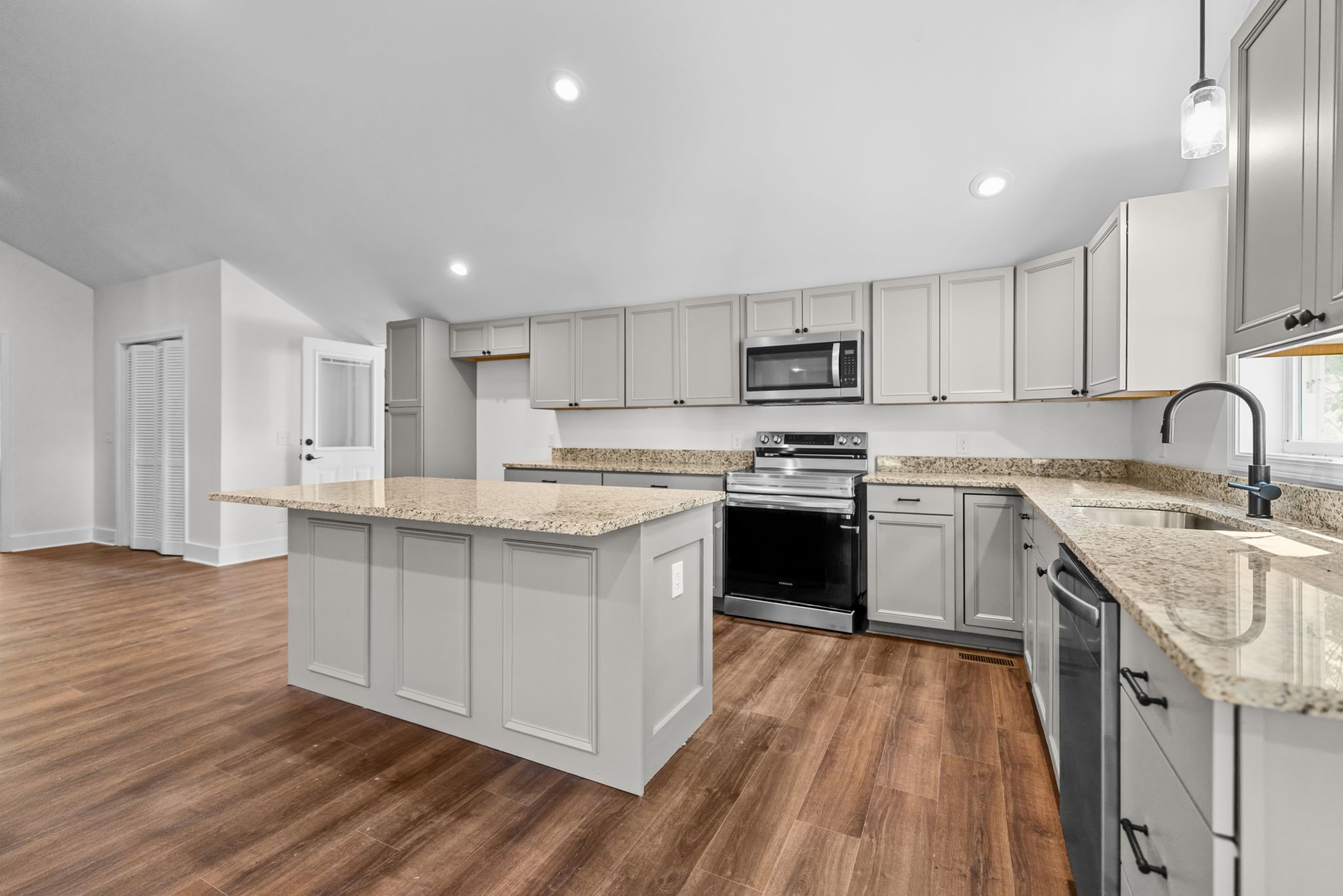 1881 New Herman Road Fayetteville, TN 37334 - Photo 13 of 58 a kitchen with stainless steel appliances granite countertop a sink stove and refrigerator