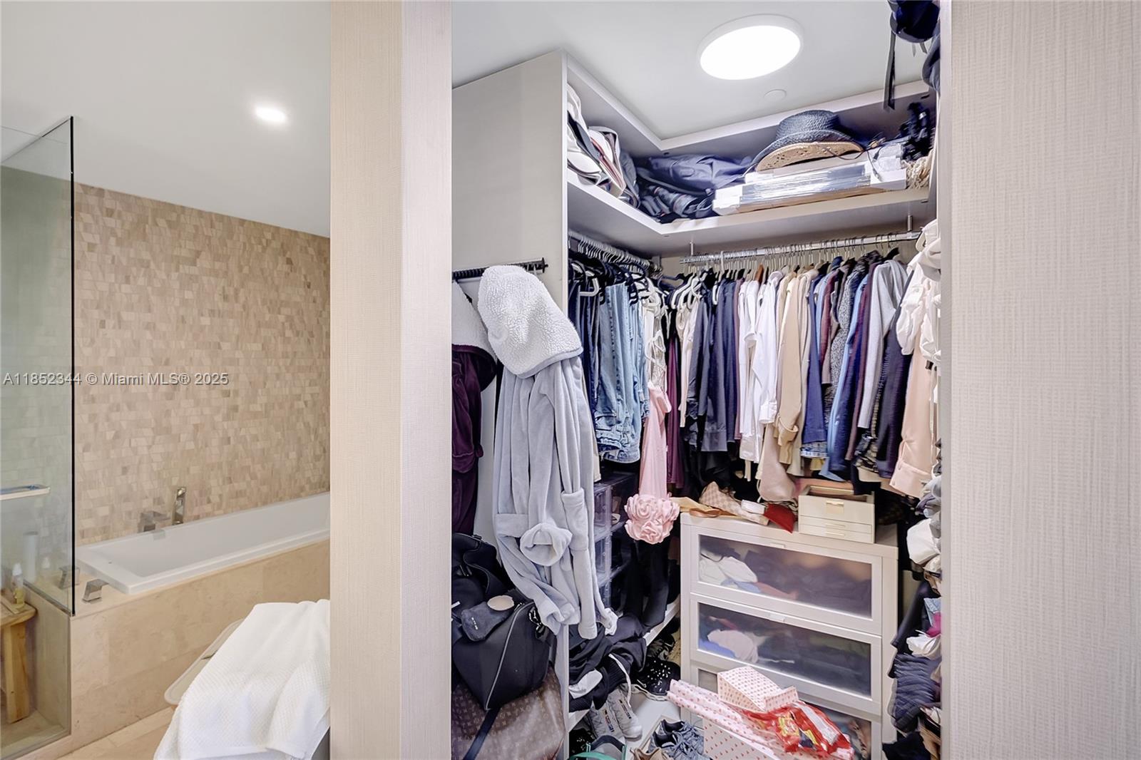 88 Southwest 7th Street, Unit 3003 Miami, FL 33130 - Photo 26 of 43