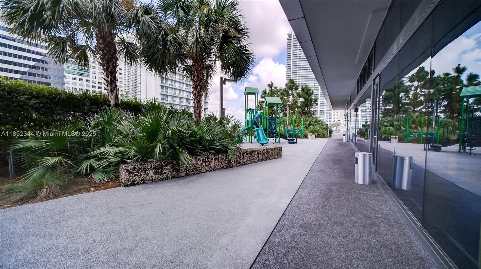 88 Southwest 7th Street, Unit 3003 Miami, FL 33130 - Photo 38 of 43