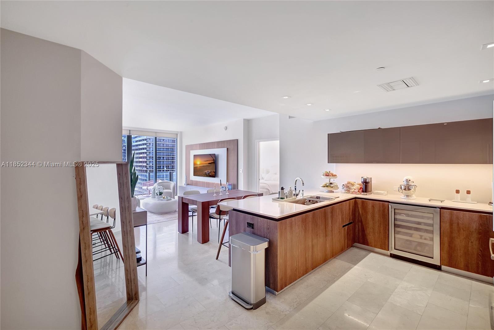 88 Southwest 7th Street, Unit 3003 Miami, FL 33130 - Photo 7 of 43