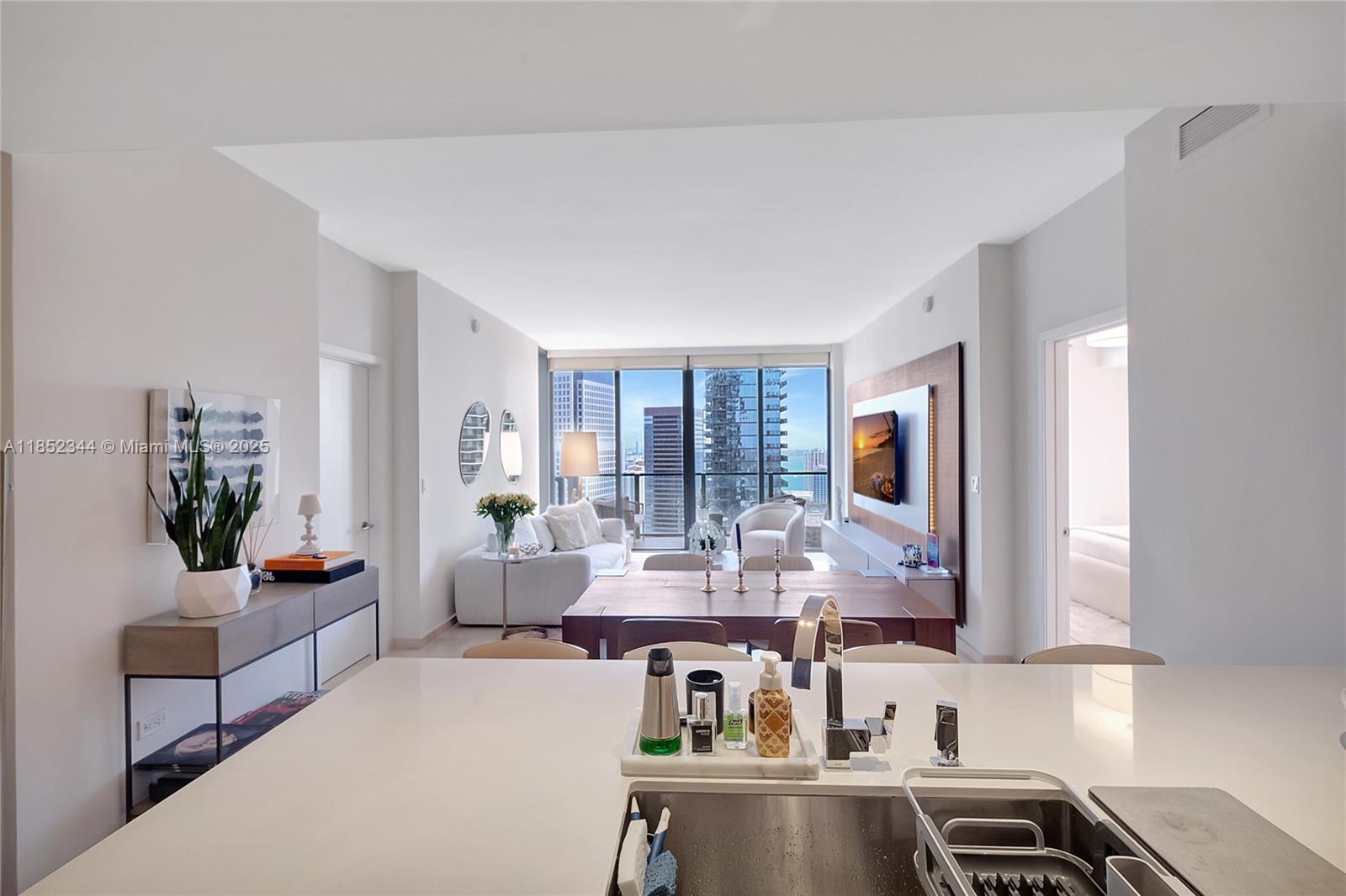 88 Southwest 7th Street, Unit 3003 Miami, FL 33130 - Photo 8 of 43