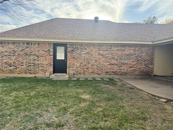 $2,795 | 6845 Inwood Drive, North Richland Hills, TX 76182