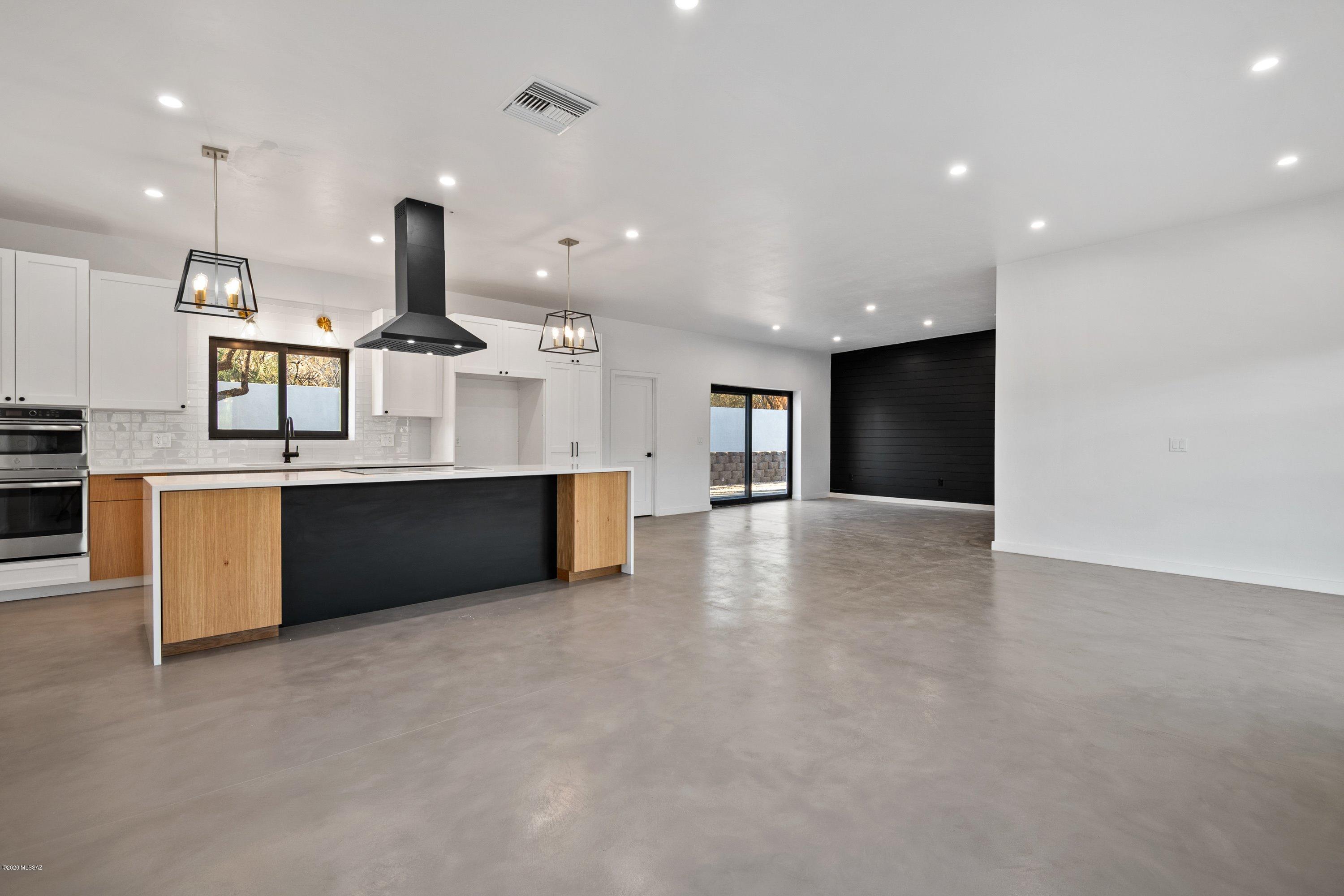 8250 East Rockgate Road Tucson, AZ 85750 - Photo 13 of 46