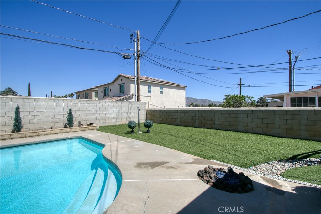 1034 Thompson Avenue Banning, CA 92220 - Photo 18 of 24 a view of a backyard with sitting area