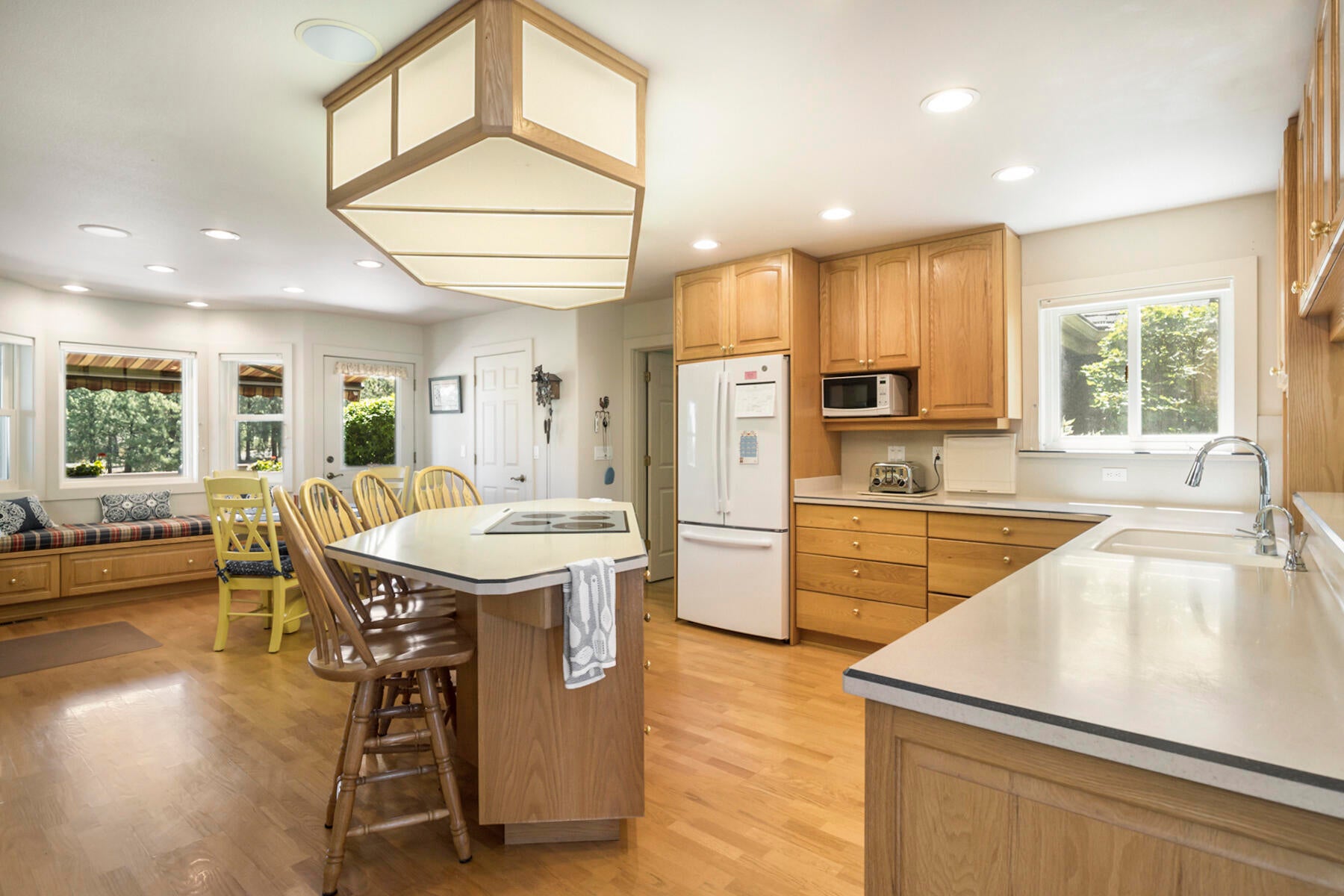 60696 Tekampe Road Bend, OR 97702 - Photo 12 of 61 Corian/Wilsonart countertops