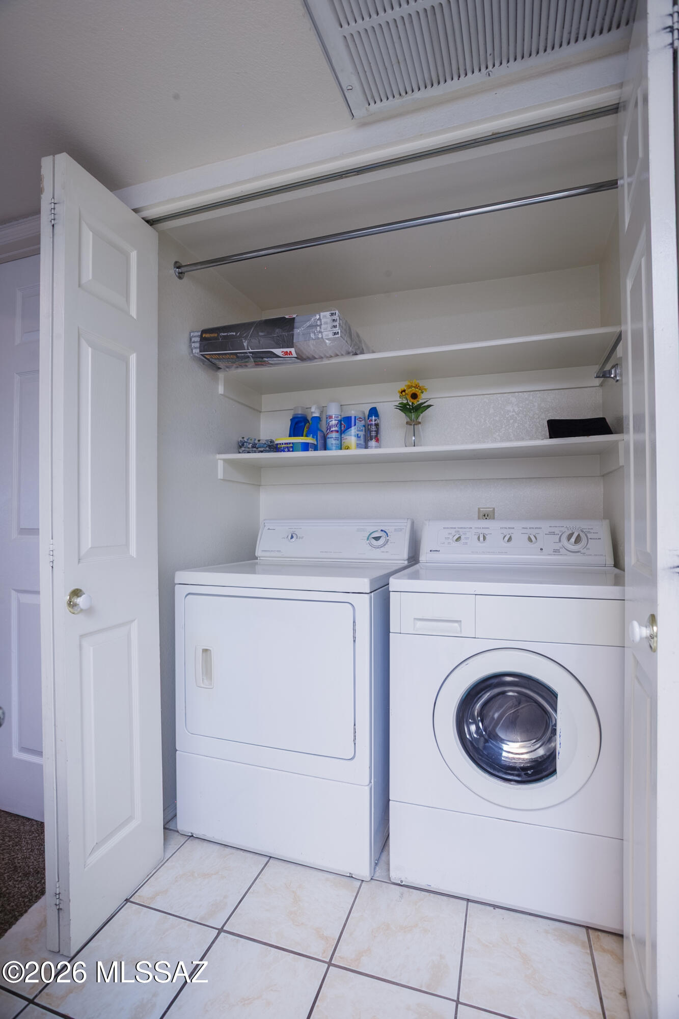 1200 East River Road, Unit B27 Tucson, AZ 85718 - Photo 35 of 40 a utility room with washing machine