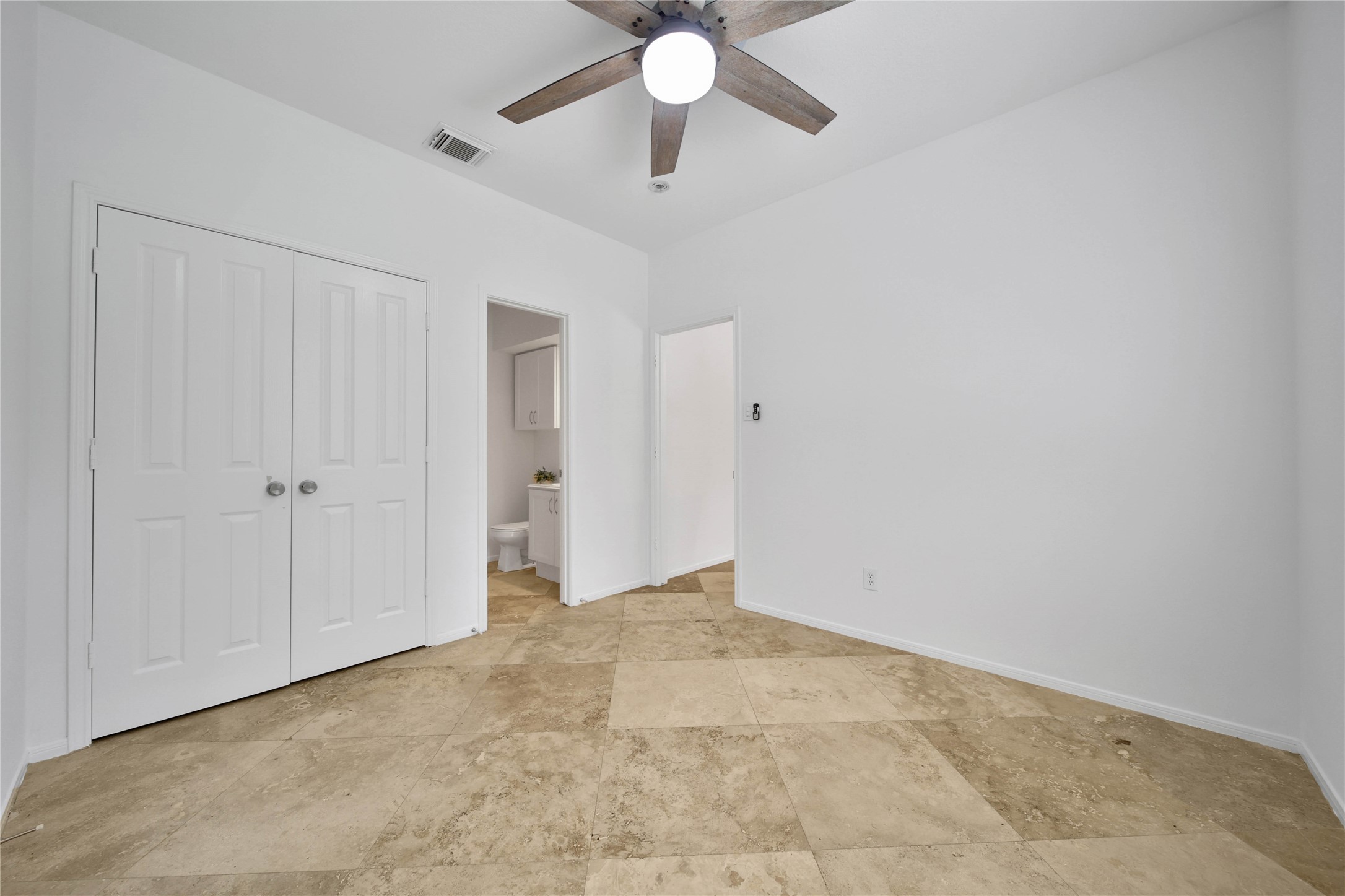 7 Churchdale Place Spring, TX 77382 - Photo 18 of 40 5th Bedroom