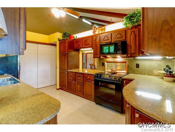 292 Cheulah Road Brevard, NC 28712 - Photo 7 of 24 Gallery Image 7