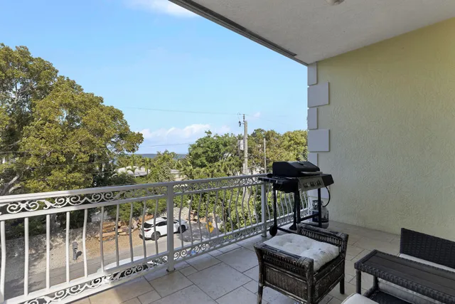 $845,000 | 235 Buttonwood Shores Drive, Key Largo, FL 33037