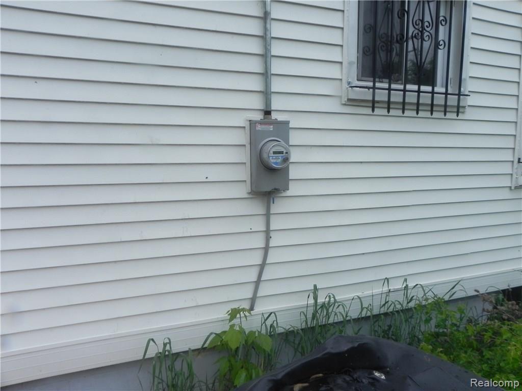 7668 Evergreen Road Detroit, MI 48228 - Photo 4 of 27