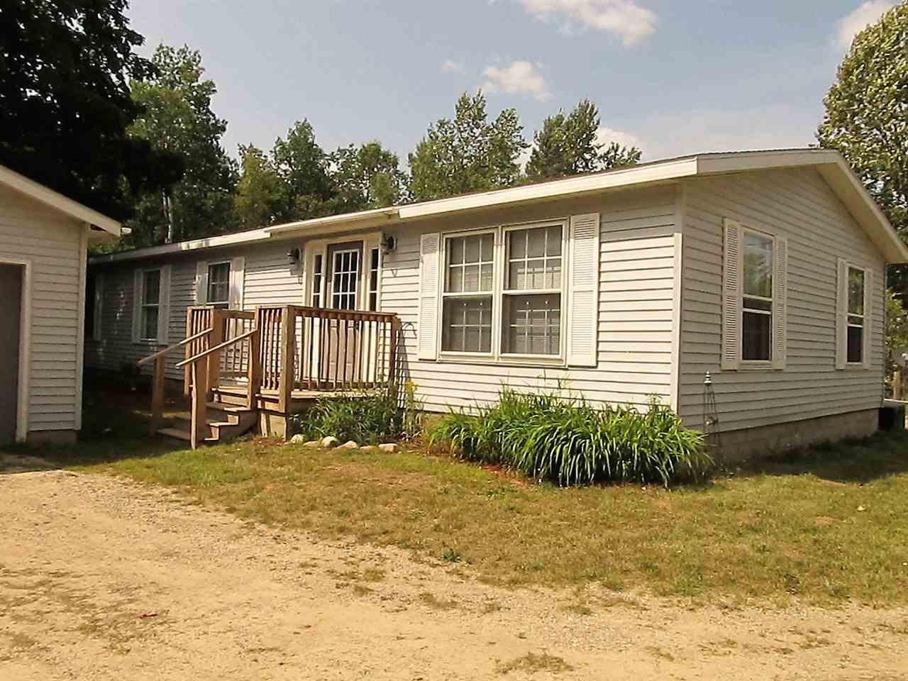 3027 North Three Mile Road Traverse City, MI 49686 - Photo 33 of 44 1865016-32.JPG